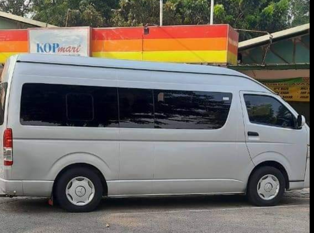 Toyota Hiace 2