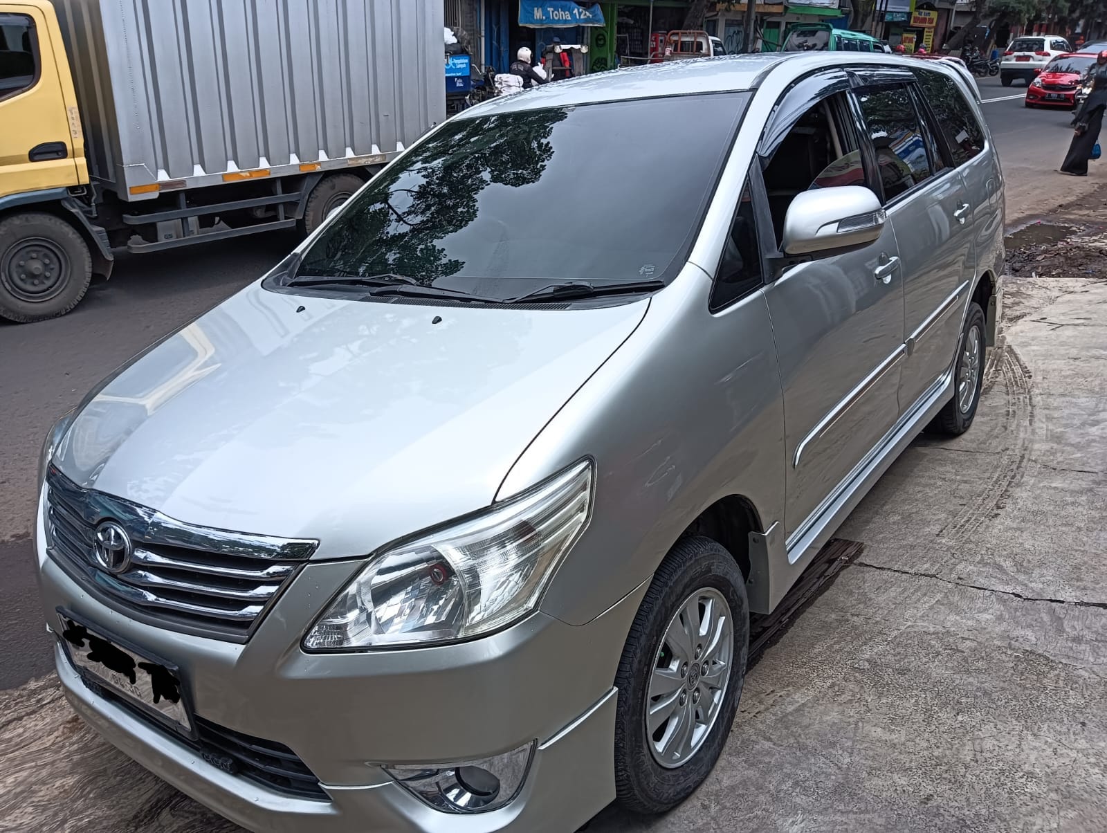 Toyota Innova 1